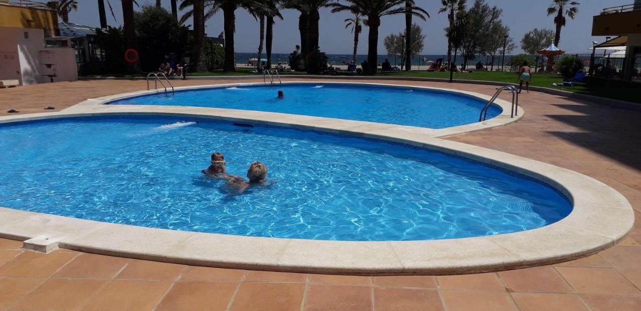 Appartement Première Ligne de mer avec piscine Roses Esterno foto