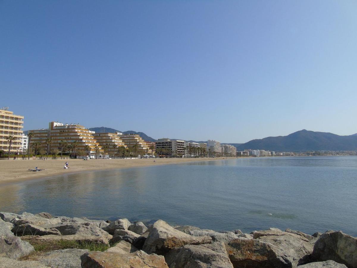 Appartement Première Ligne de mer avec piscine Roses Esterno foto