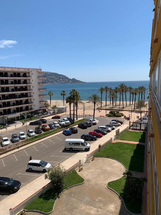 Appartement Première Ligne de mer avec piscine Roses Esterno foto