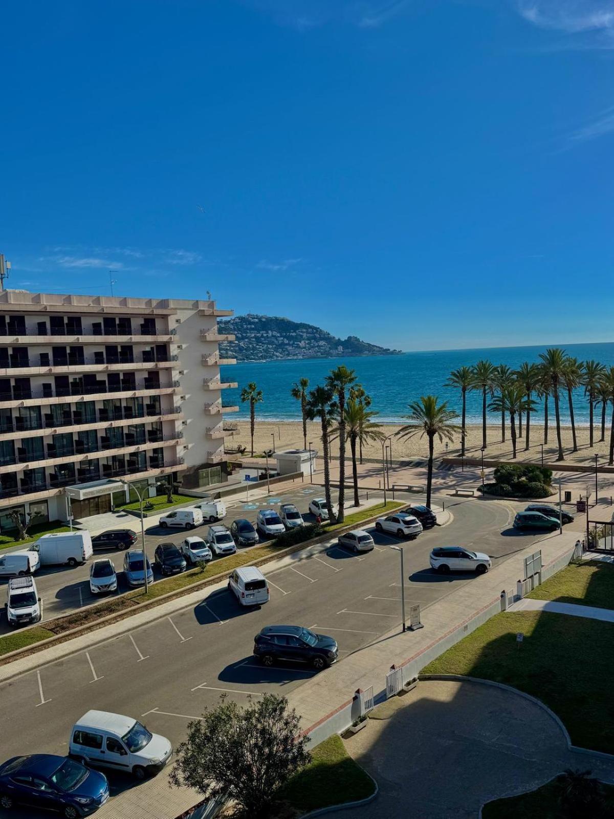 Appartement Première Ligne de mer avec piscine Roses Esterno foto